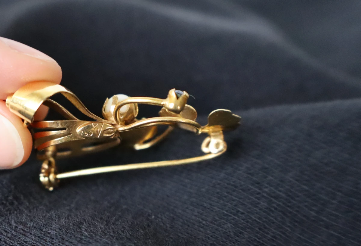 14 kt Gouden broche met parel en blauwe accentsteen - foto 3