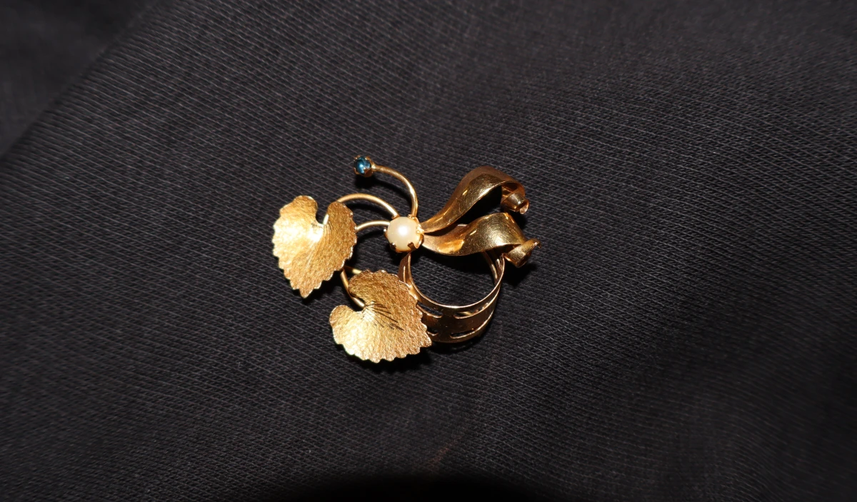 14 kt Gouden broche met parel en blauwe accentsteen - foto 5