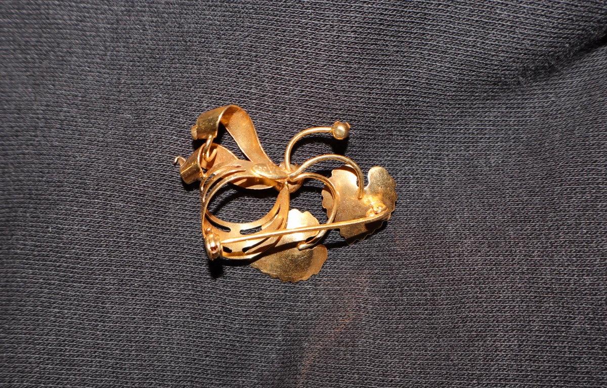 14 kt Gouden broche met parel en blauwe accentsteen - foto 6