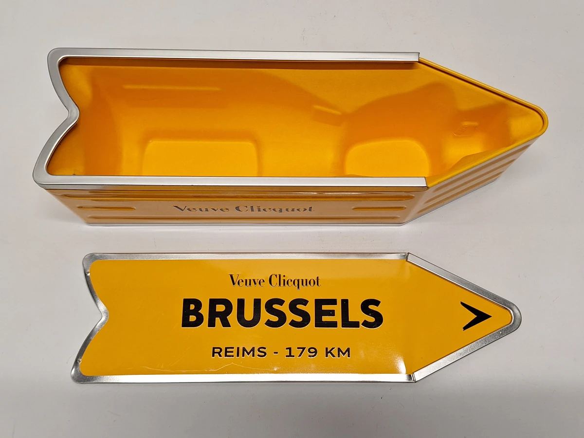 Veuve Clicquot champagne emmer met metalen "Arrow" geschenkverpakking en flessenstop - foto 14