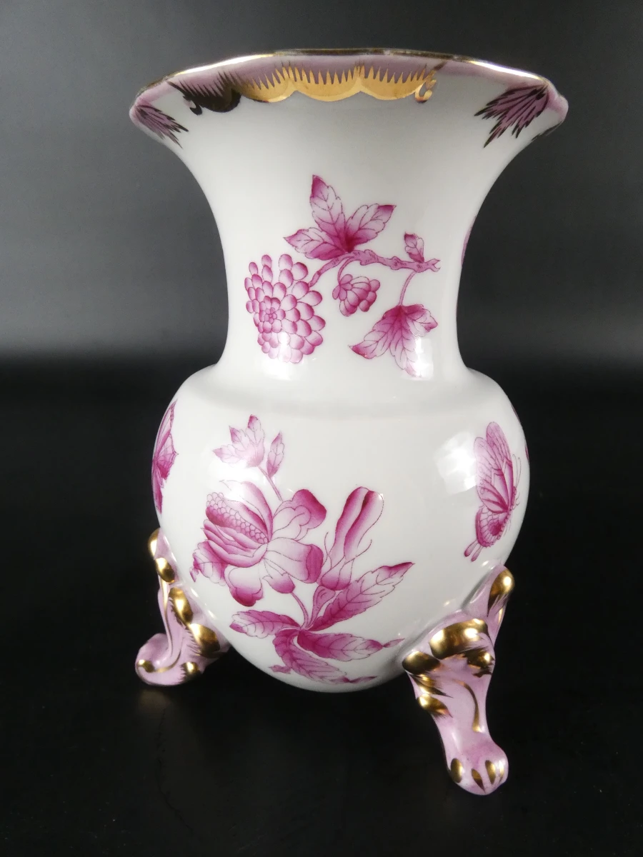 Decoratieve porseleinen vaas met bloemen en vlinder - foto 2