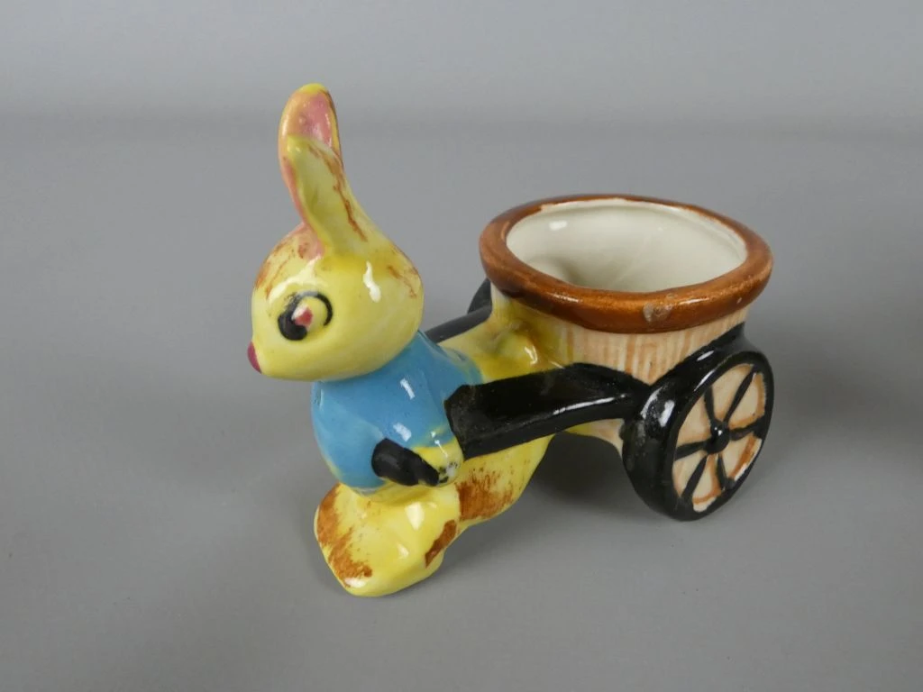 Set van drie vintage keramische konijntjes met karretjes - foto 2
