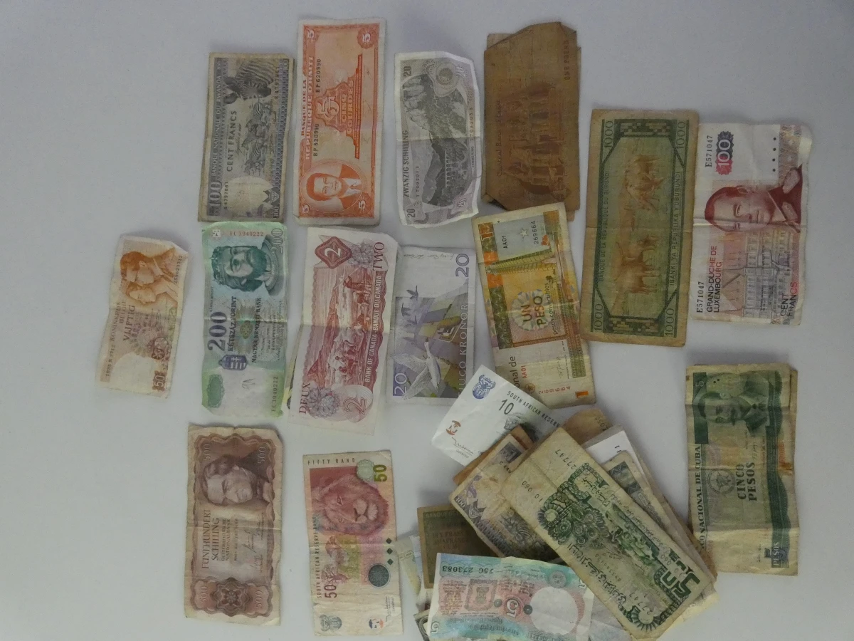 Verzameling oude buitenlandse bankbiljetten - foto 3