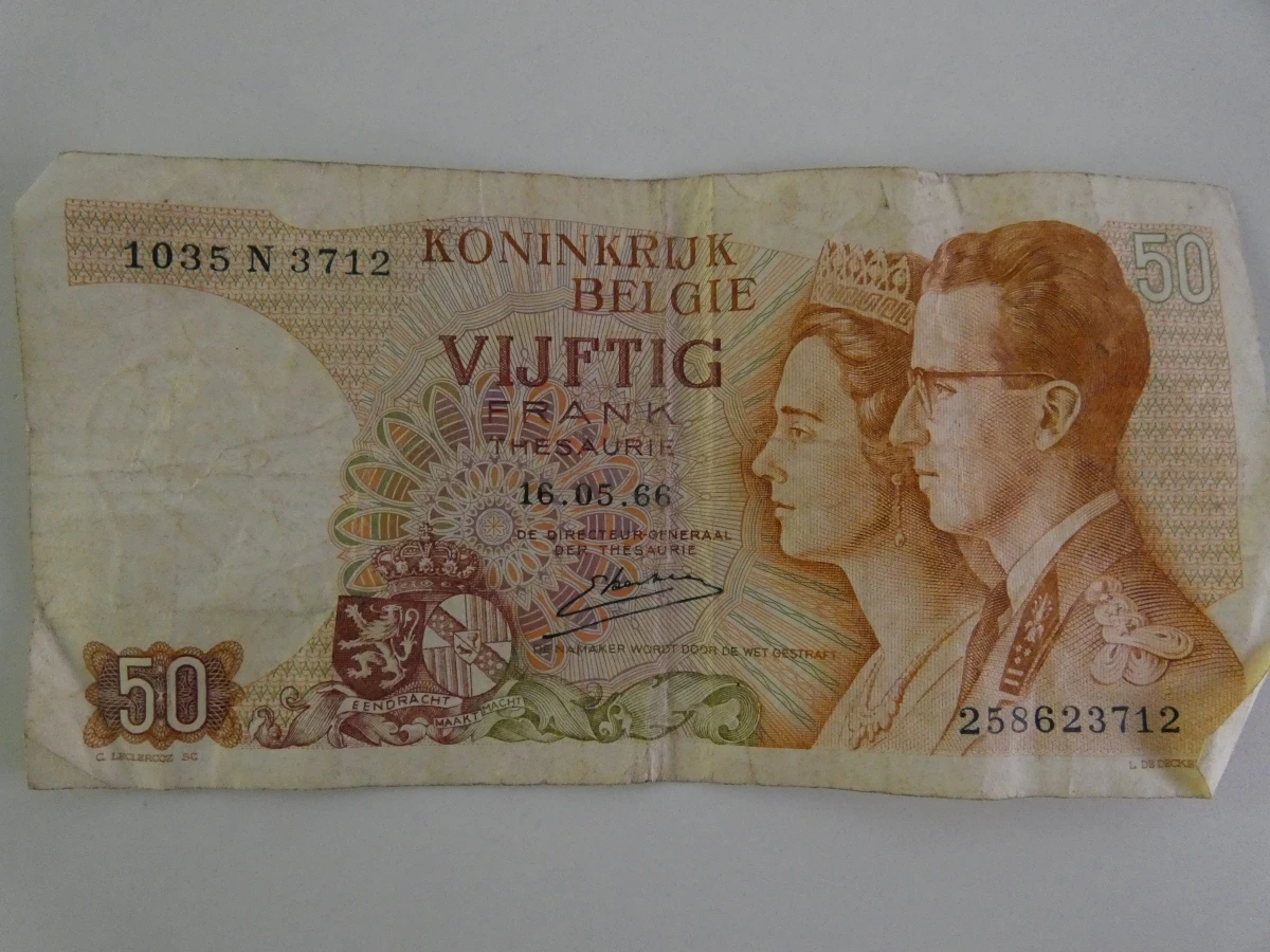 Verzameling oude buitenlandse bankbiljetten - foto 4