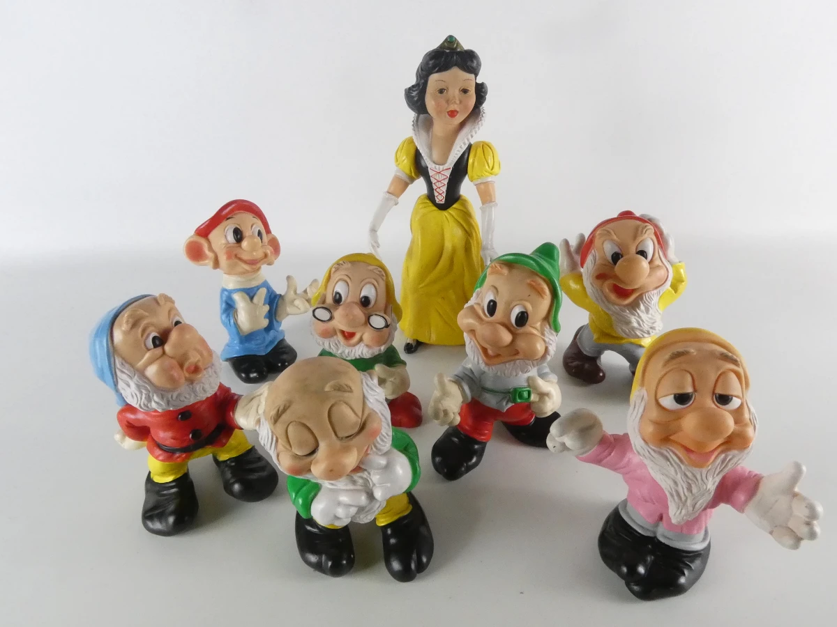 Vintage lot van 11 kunststof figuren - foto 2
