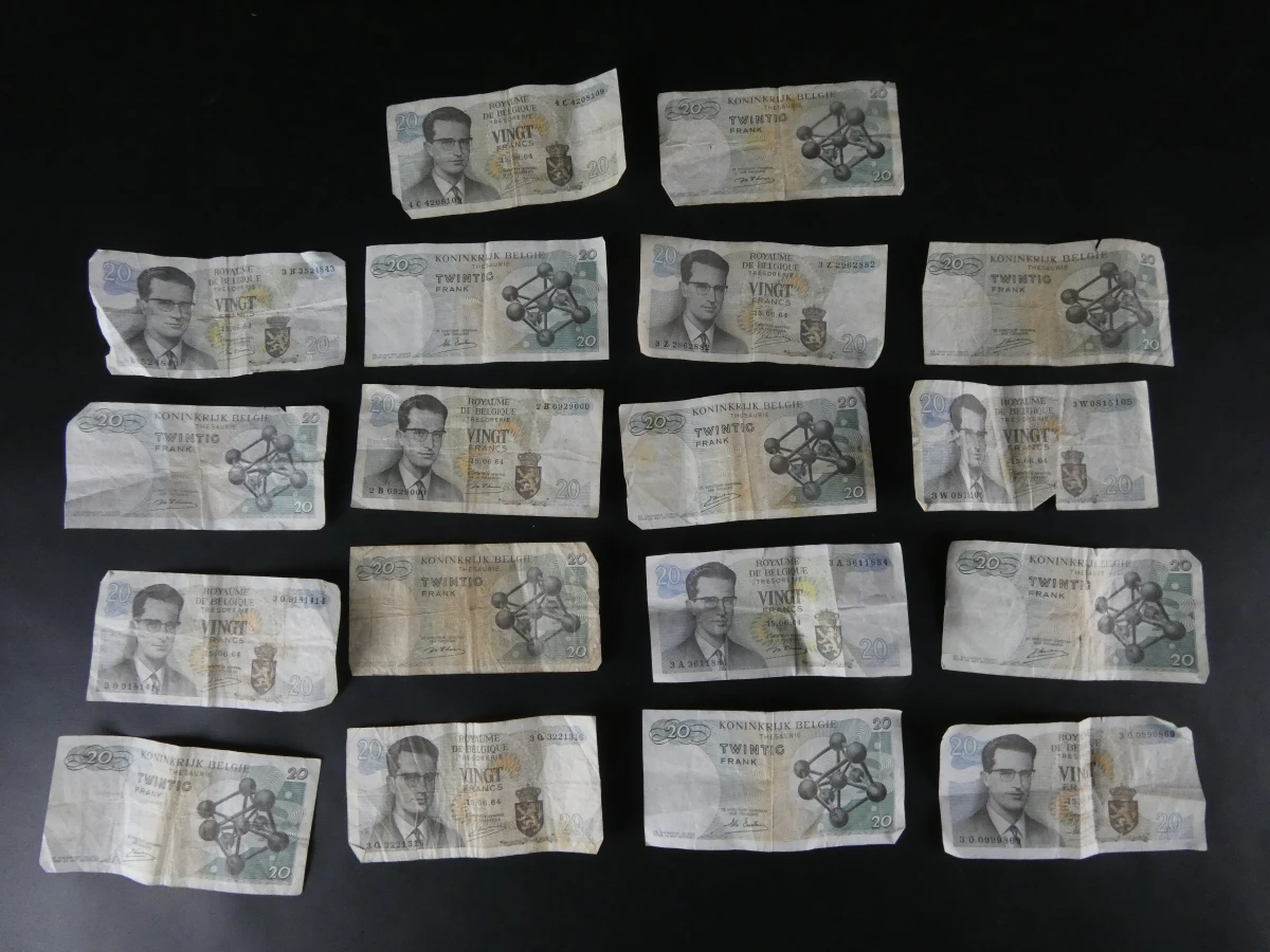 Verzameling oude buitenlandse bankbiljetten - foto 2
