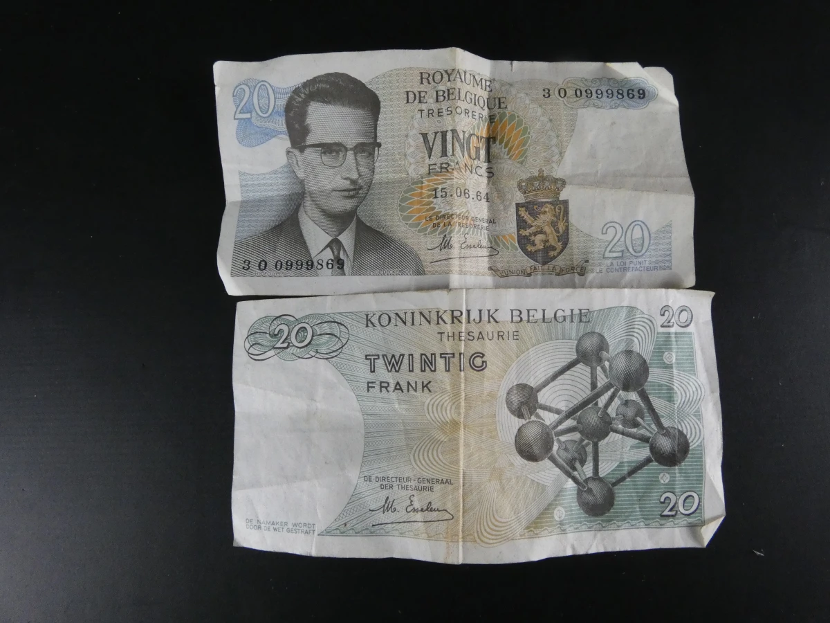 Verzameling oude buitenlandse bankbiljetten - foto 3