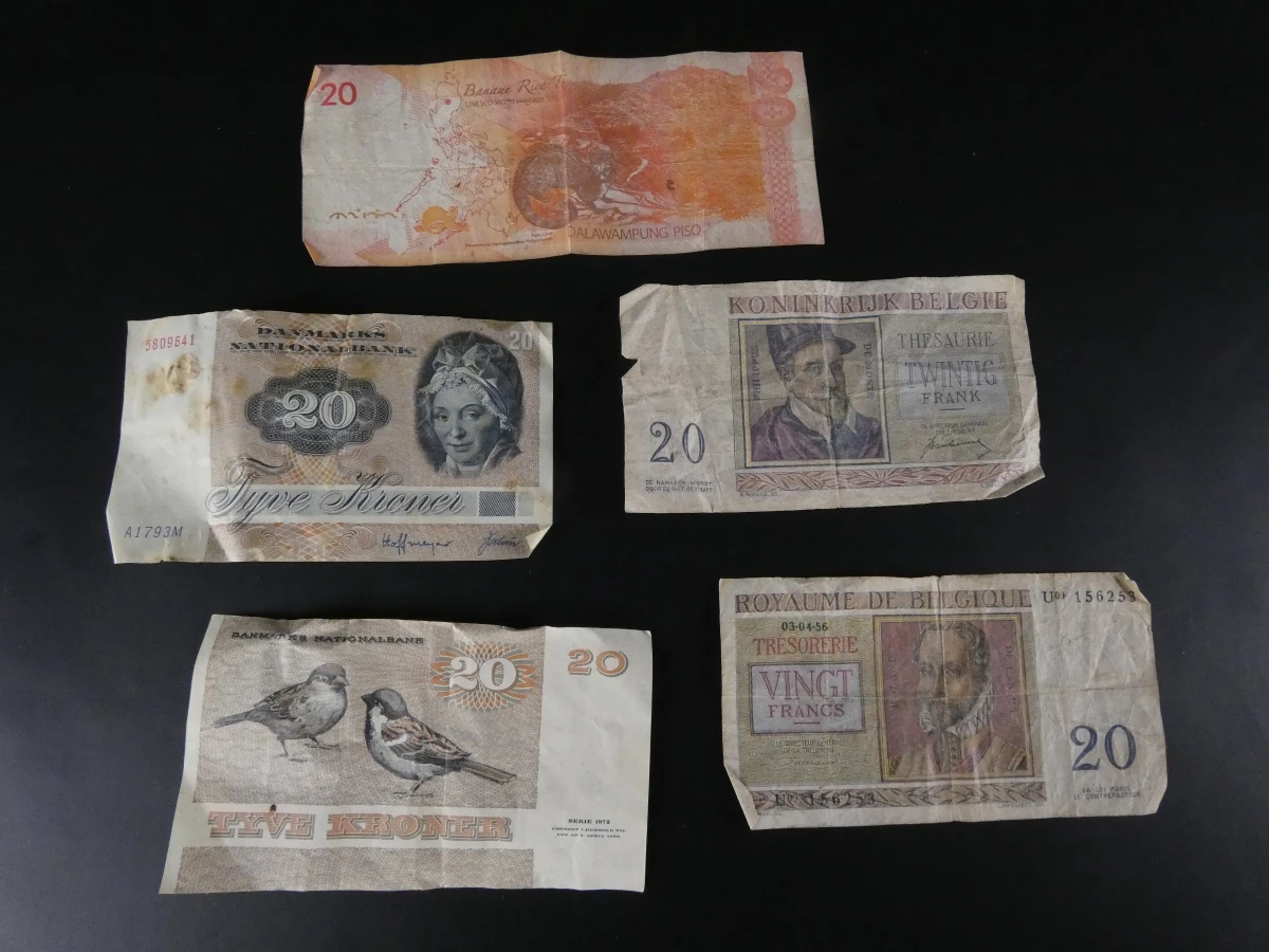 Verzameling oude buitenlandse bankbiljetten - foto 4