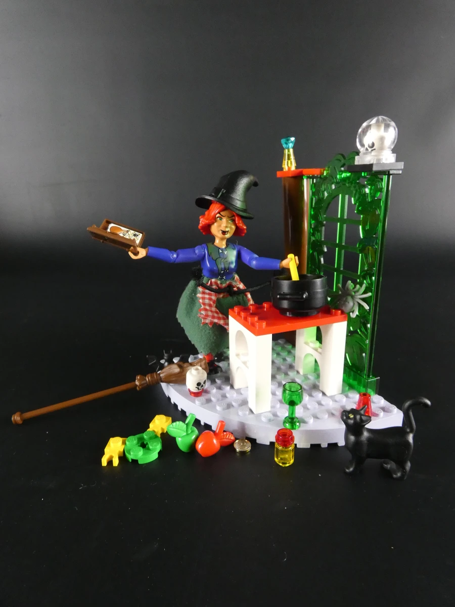 Twee LEGO sets - Friends Heartlake City Resort & Belville Witch’s Cottage - foto 3