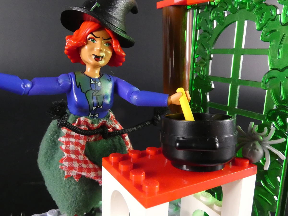 Twee LEGO sets - Friends Heartlake City Resort & Belville Witch’s Cottage - foto 4