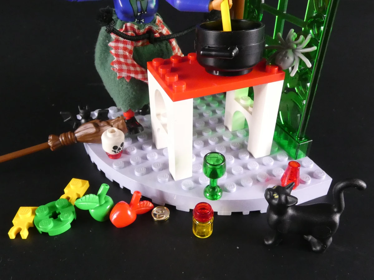 Twee LEGO sets - Friends Heartlake City Resort & Belville Witch’s Cottage - foto 5
