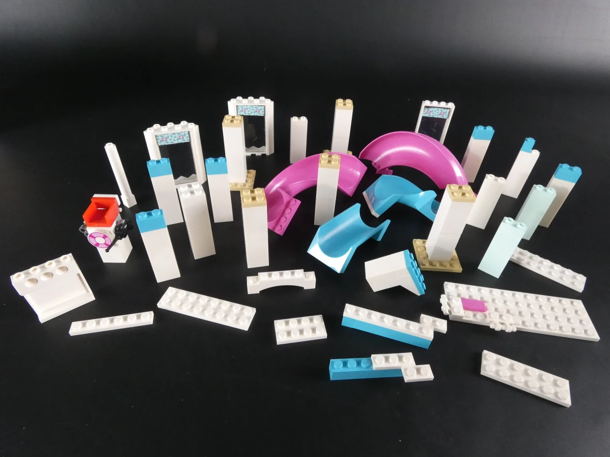 Twee LEGO sets - Friends Heartlake City Resort & Belville Witch’s Cottage - foto 13