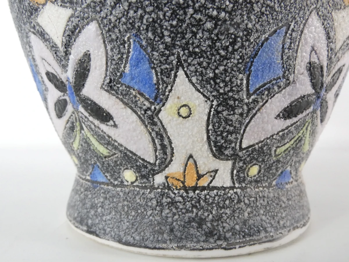 Vintage keramische vaas – handgeschilderd vlinderdecor met kleurrijke geometrische motieven - foto 6