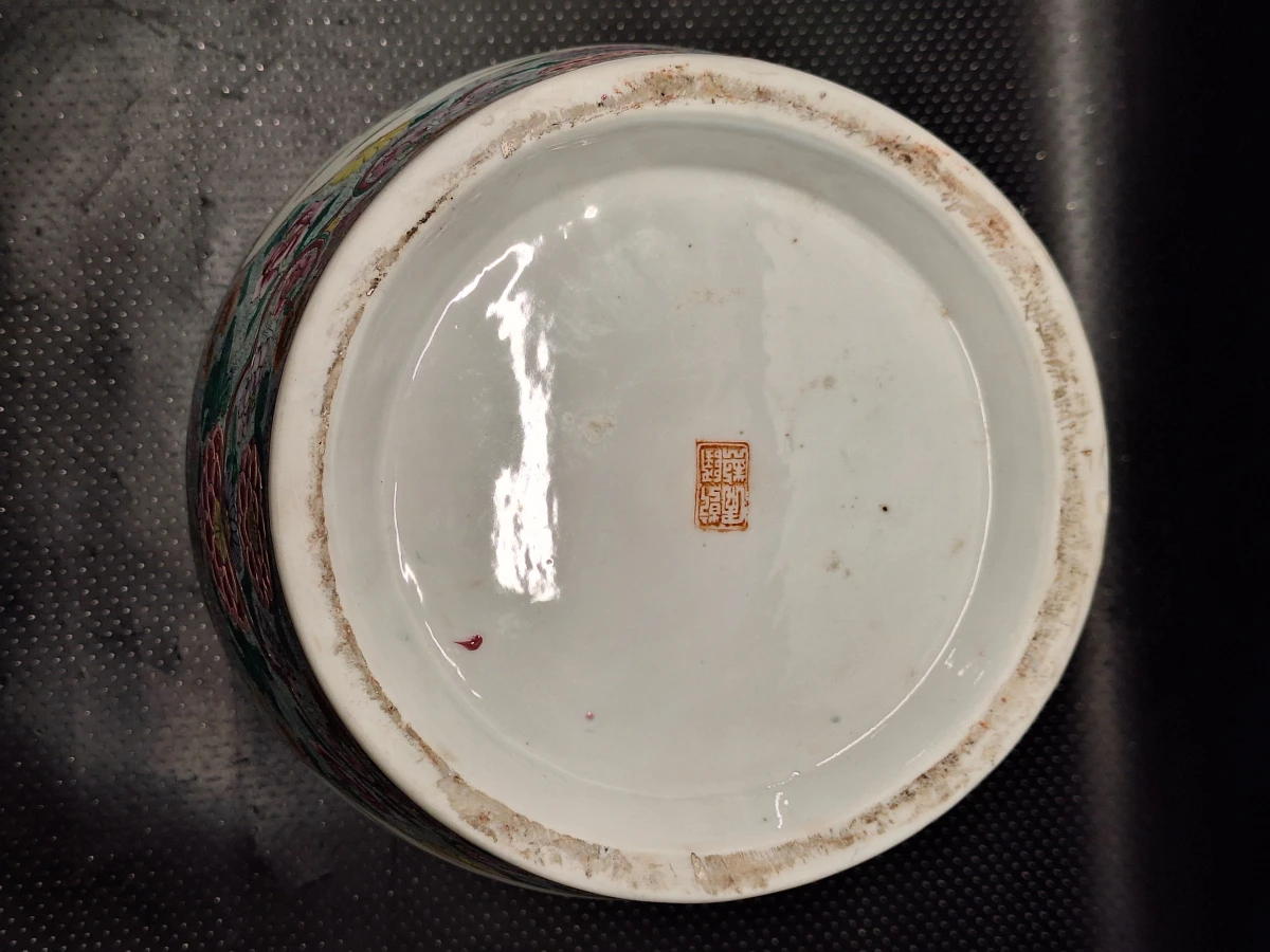 Grote Chinese porseleinen vaas, gedecoreerd in de traditionele Famille Rose-stijl - foto 10