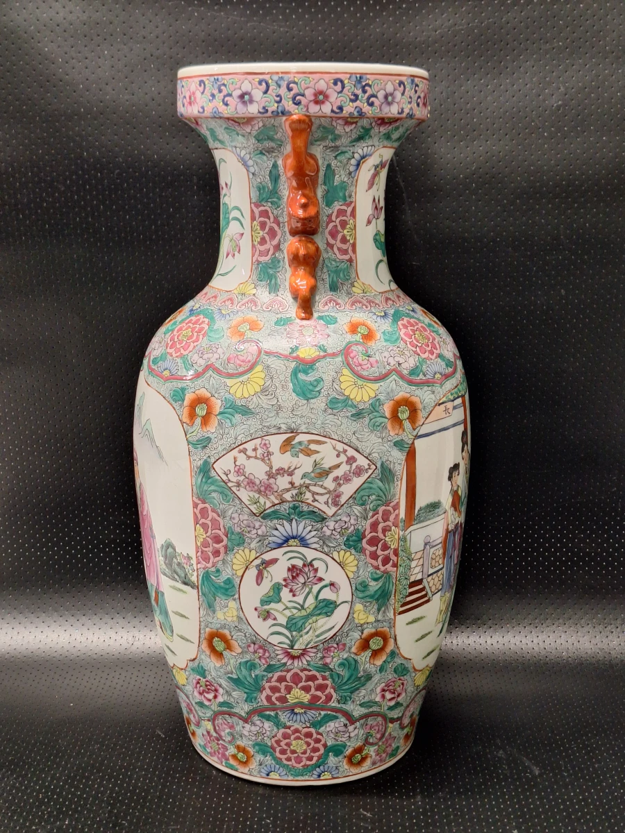 Grote Chinese porseleinen vaas, gedecoreerd in de traditionele Famille Rose-stijl - foto 8