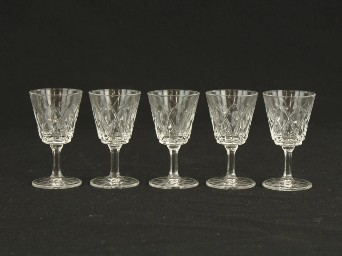 Set van 5 vintage  kristallen likeurglazen met geslepen patroon - foto 2