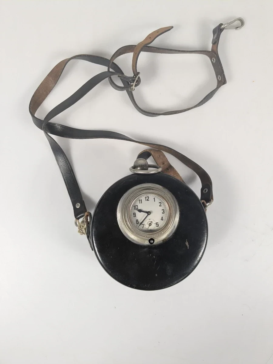 Vintage nachtwakersklok met sleutels en draagriem - foto 8