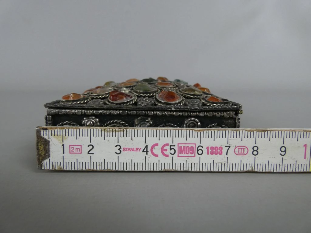 Decoratief sieradendoosje met gekleurde stenen - foto 7