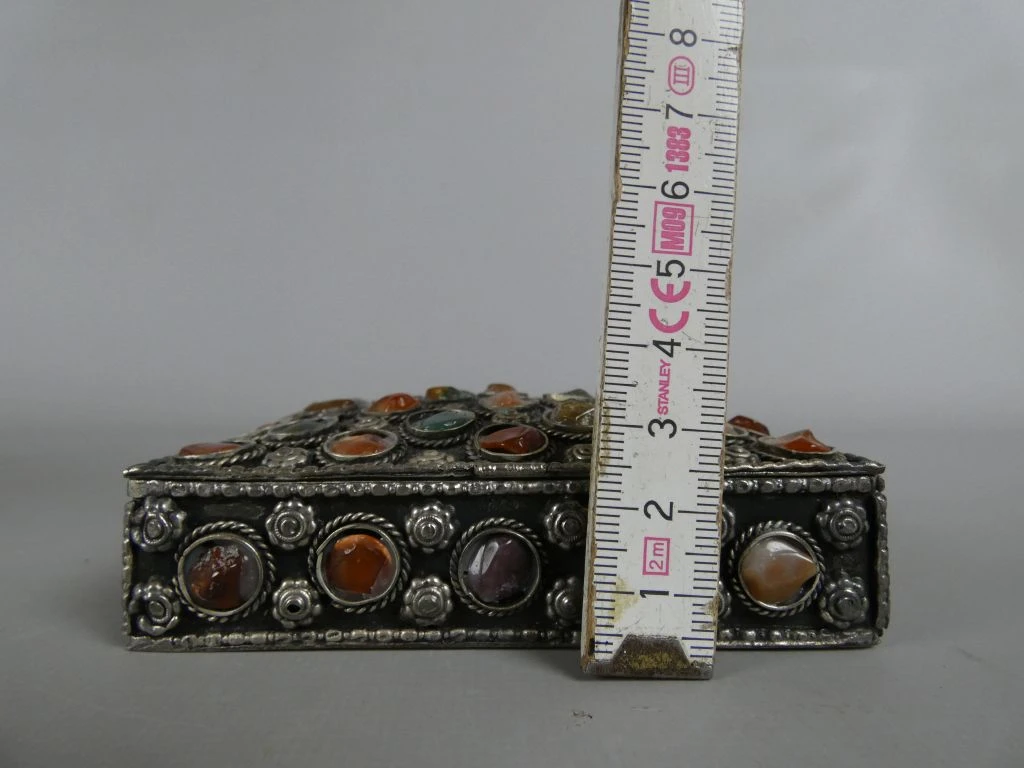 Decoratief sieradendoosje met gekleurde stenen - foto 8