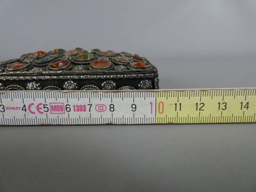 Decoratief sieradendoosje met gekleurde stenen - foto 6