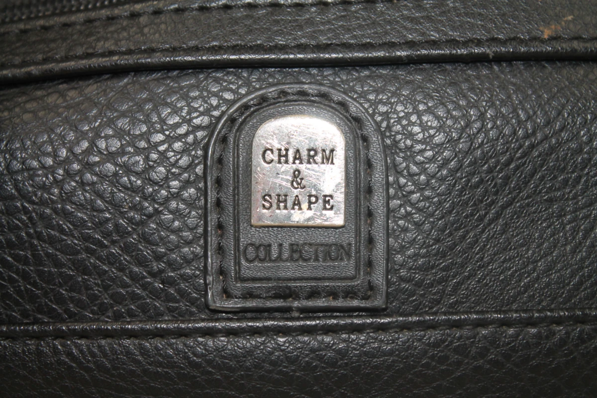 Zwarte, multifunctionele damesschoudertas - Charm & Shape - foto 7
