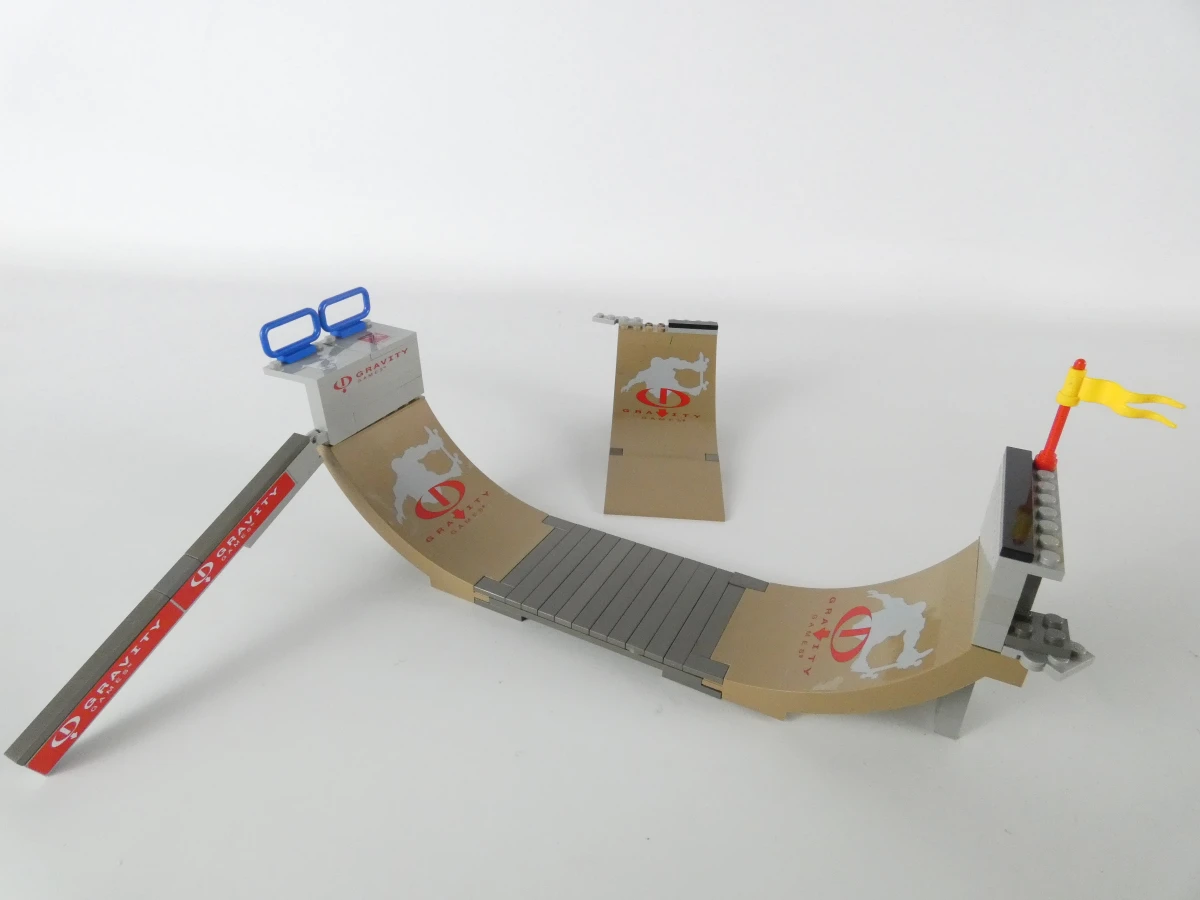 LEGO verzameling – Skatepark, Piratenvlot, Paradisa strandset & 3 grote opbergdozen - foto 8