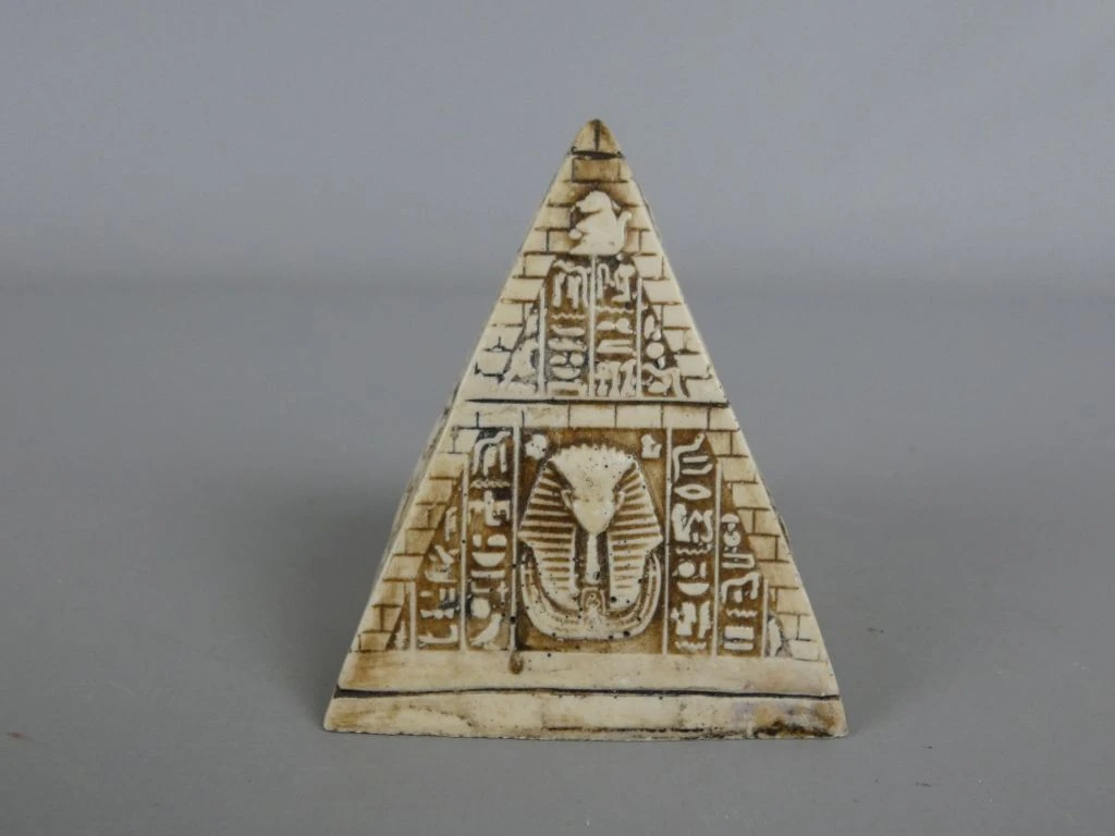Decoratieve piramide met Egyptische hiërogliefen - foto 4
