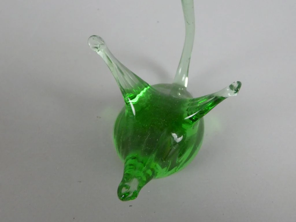 Glazen beeldje van een zwaan met groene buik - foto 2