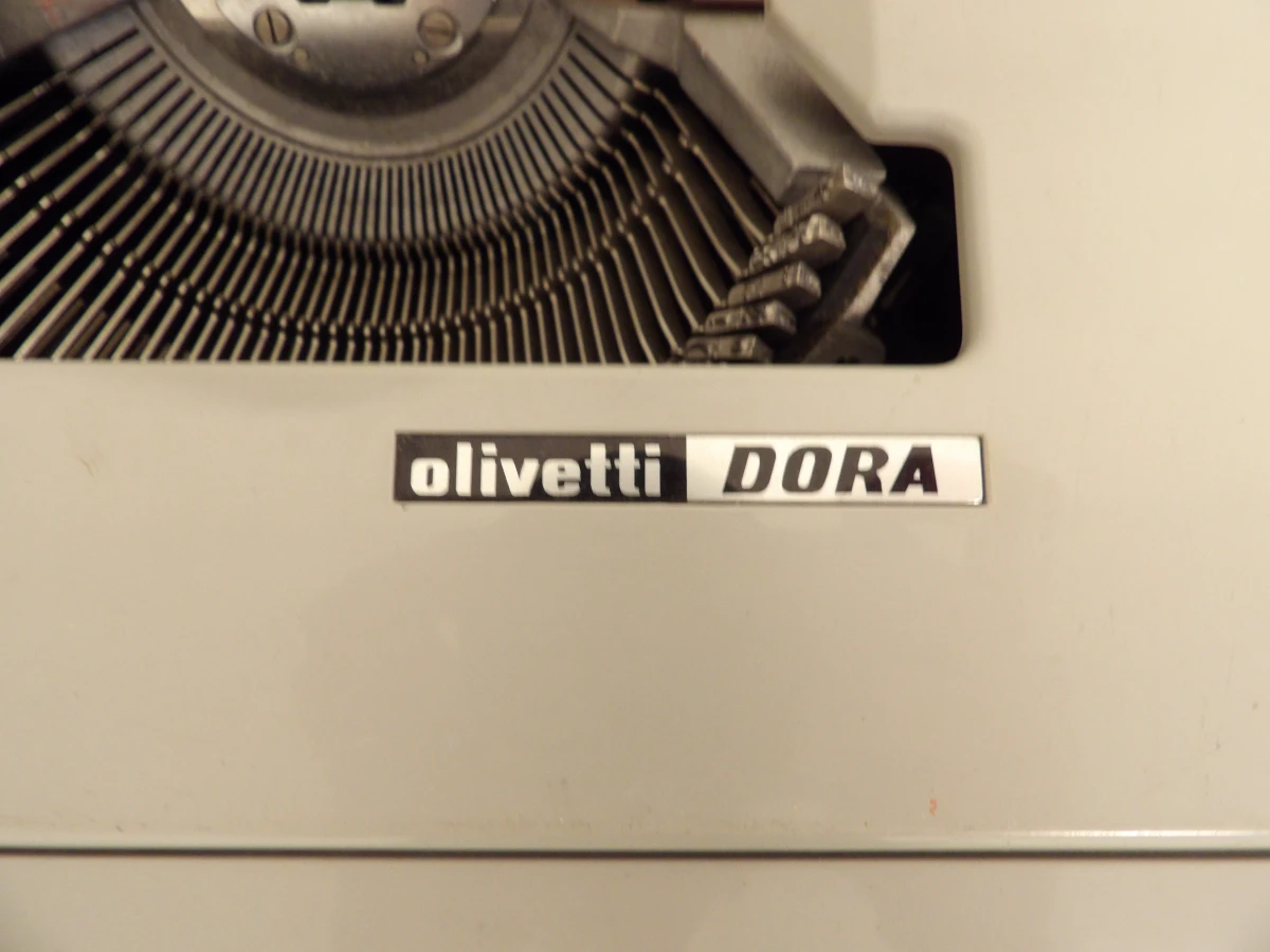 Olivetti Dora draagbare mechanische typemachine - foto 3