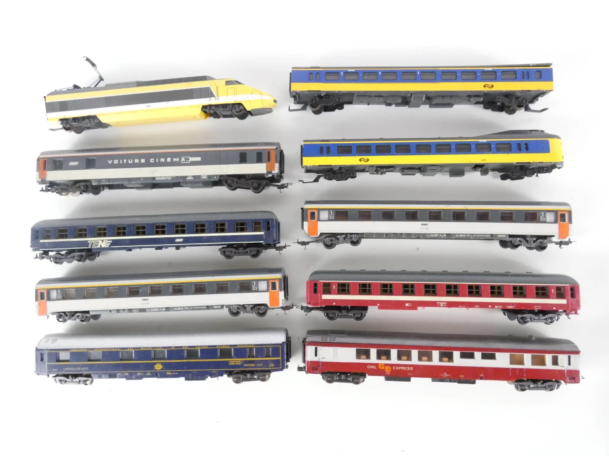 Modeltreinen en rails set met diverse wagons en wissels - Lima - foto 10