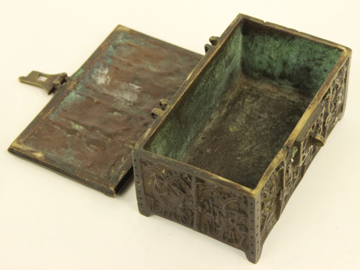 Set van 4 zware bronzen verzamelobjecten – Gotisch & Renaissance stijl - foto 11