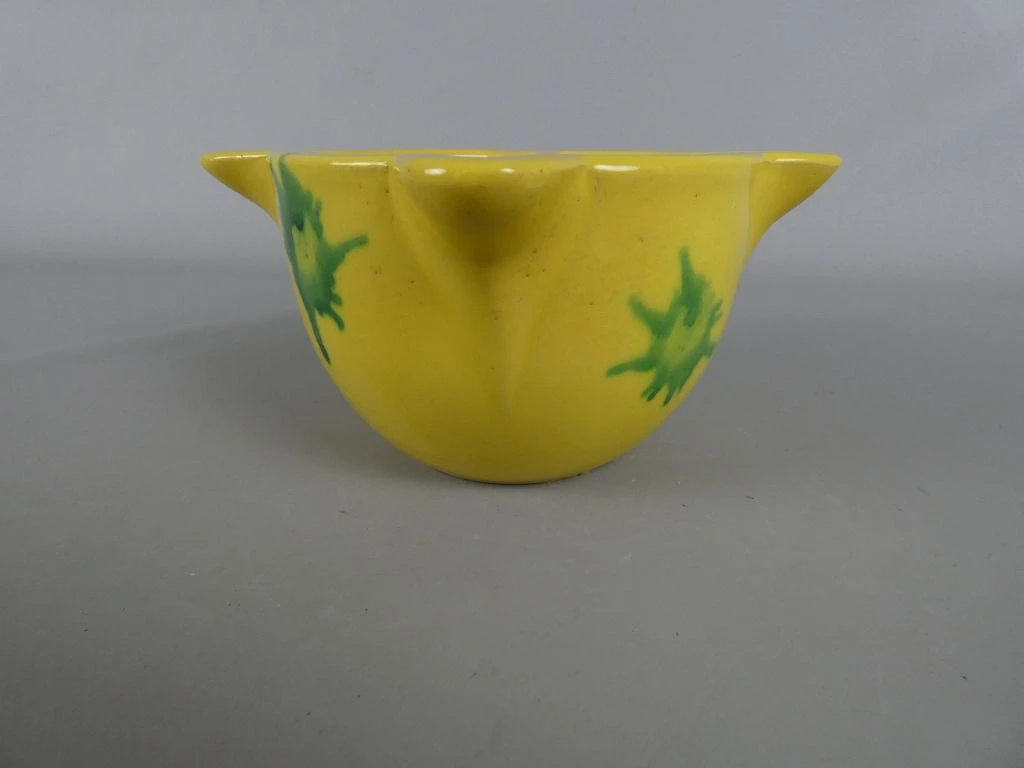 Geel keramisch schaaltje met groene decoratie - foto 4