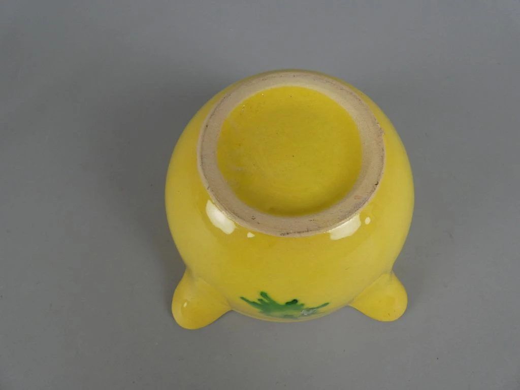 Geel keramisch schaaltje met groene decoratie - foto 3