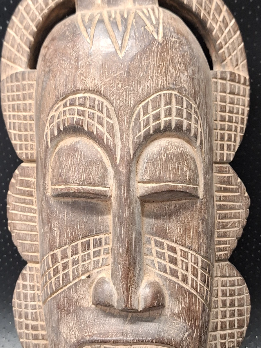 Set van twee handgesneden Afrikaanse tribale decoratiemaskers - foto 11