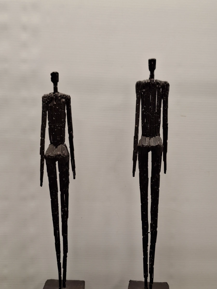 Paar modernistische metalen beelden in de stijl van Alberto Giacometti - foto 18