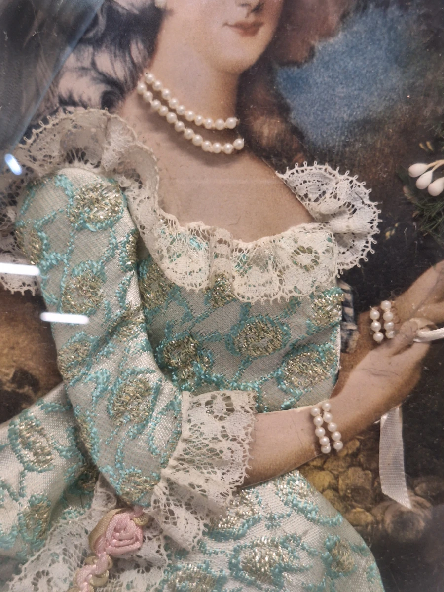 Set van 2 antieke ovalen 3D diorama kijkkasten / textielschilderijen in vergulde lijsten - foto 15