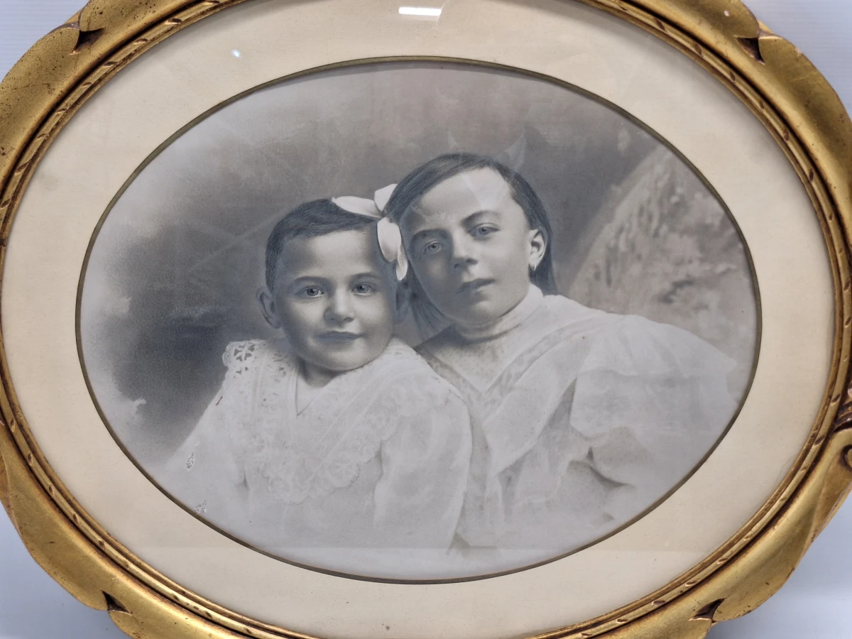 Antiek ovaal kinderportret / vroeg-20e-eeuwse fotodruk in vergulde lijst (ca. 1900) - foto 2