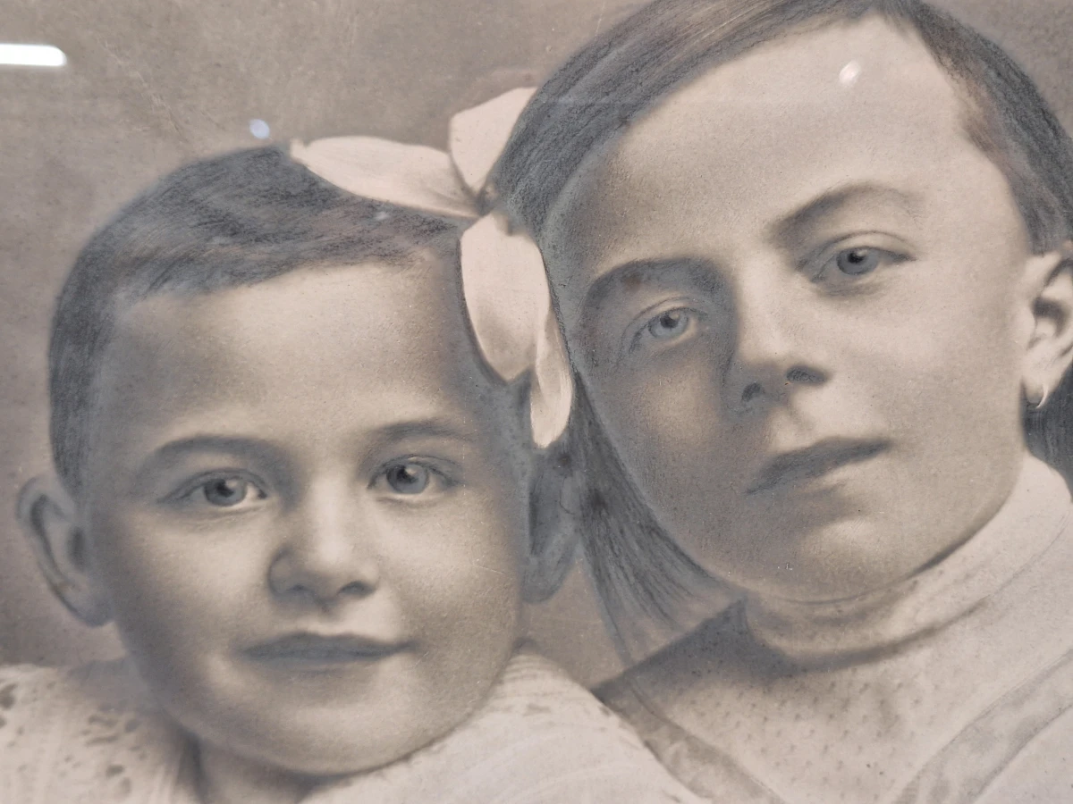 Antiek ovaal kinderportret / vroeg-20e-eeuwse fotodruk in vergulde lijst (ca. 1900) - foto 4