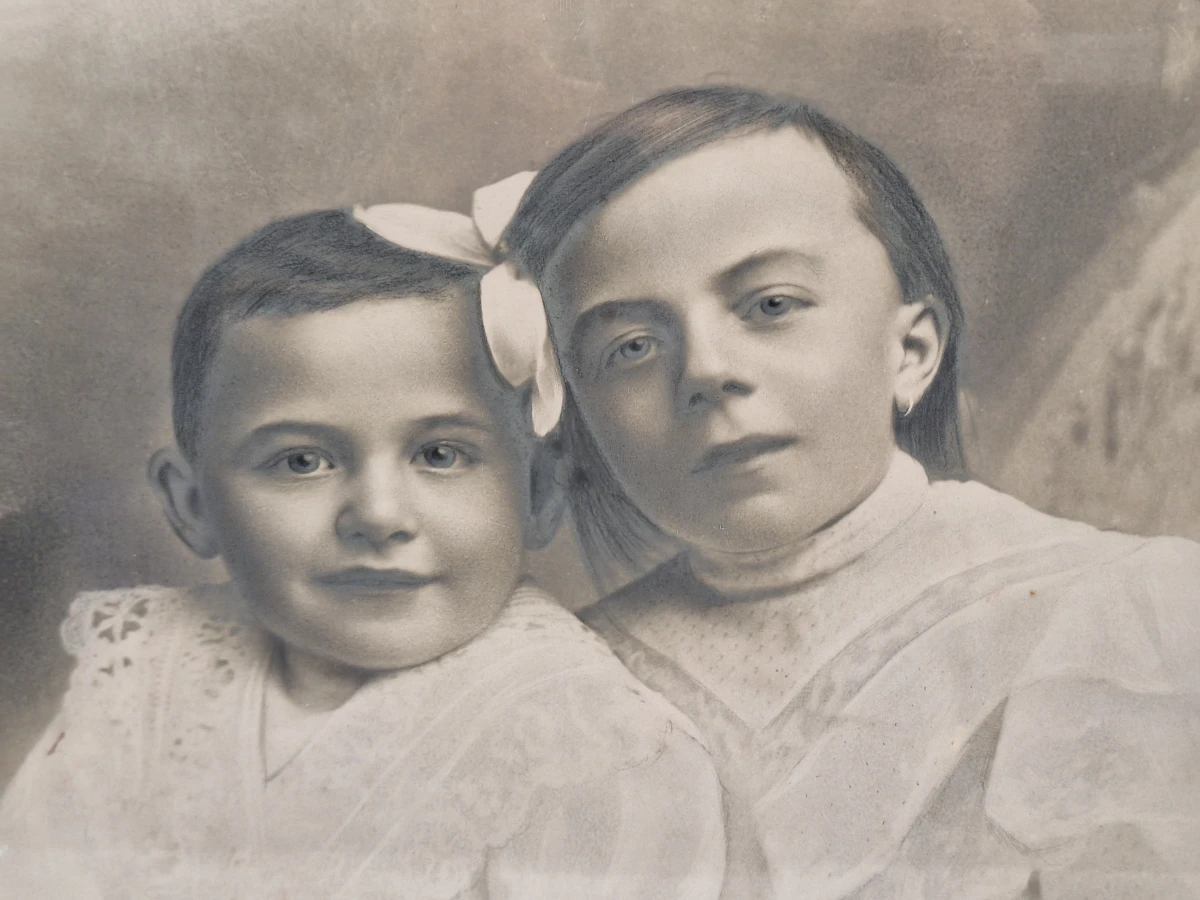 Antiek ovaal kinderportret / vroeg-20e-eeuwse fotodruk in vergulde lijst (ca. 1900) - foto 3