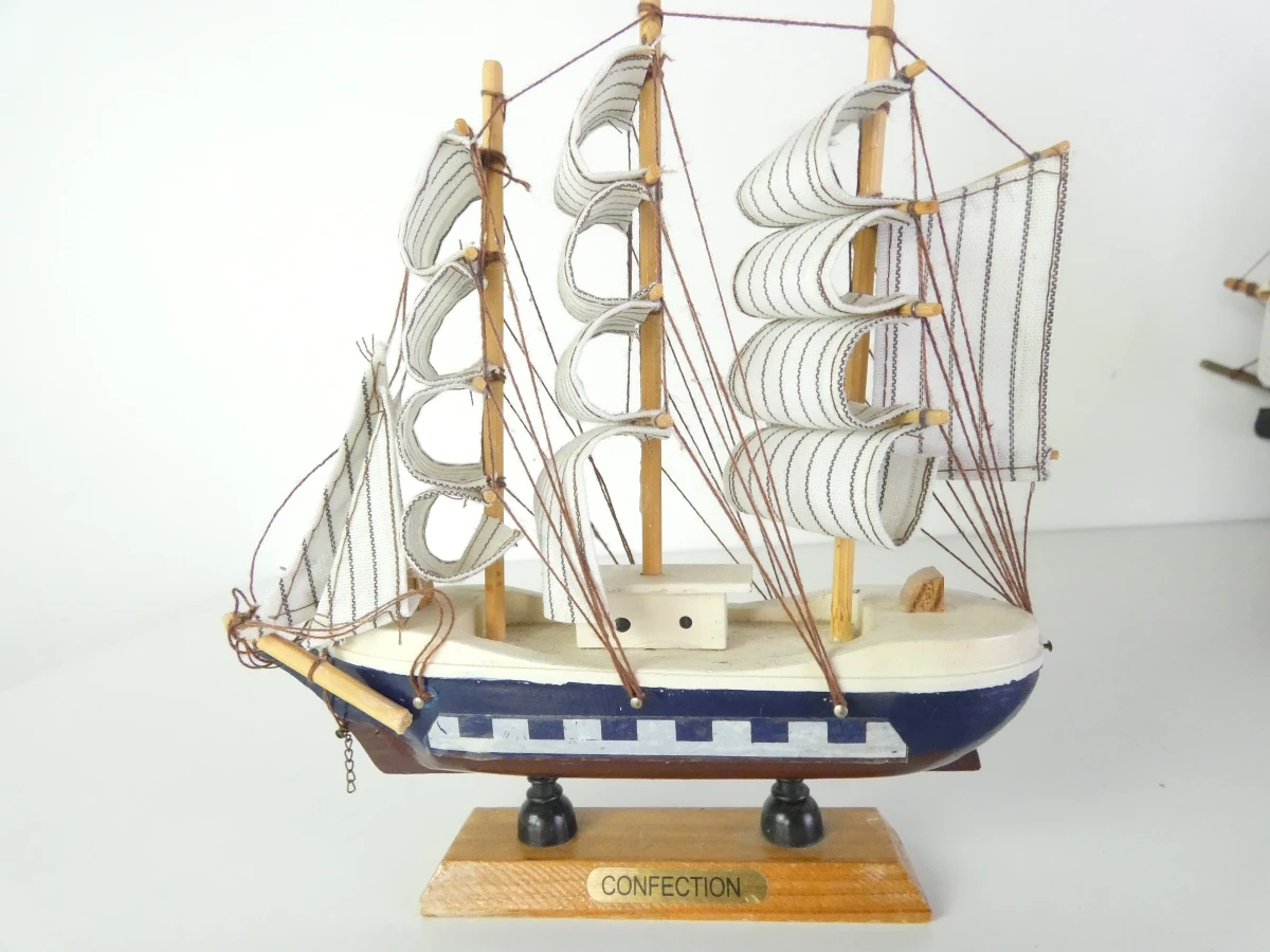 Set van 7 decoratieve houten modelzeilschepen - foto 16