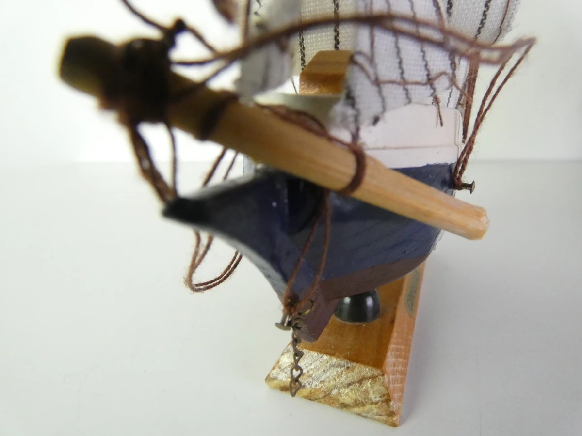 Set van 7 decoratieve houten modelzeilschepen - foto 19