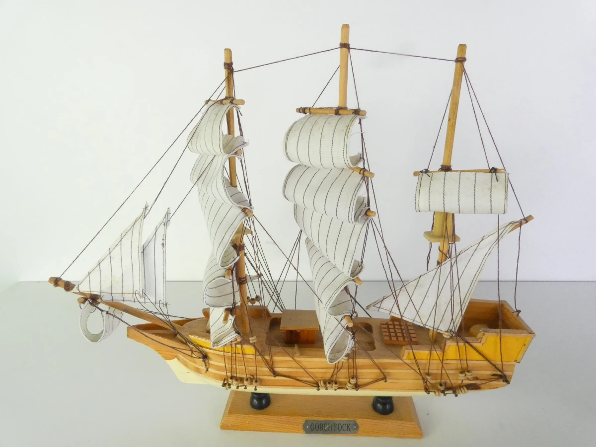 Set van 7 decoratieve houten modelzeilschepen - foto 25
