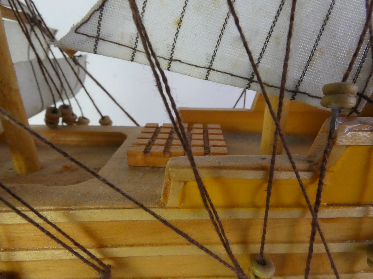 Set van 7 decoratieve houten modelzeilschepen - foto 29