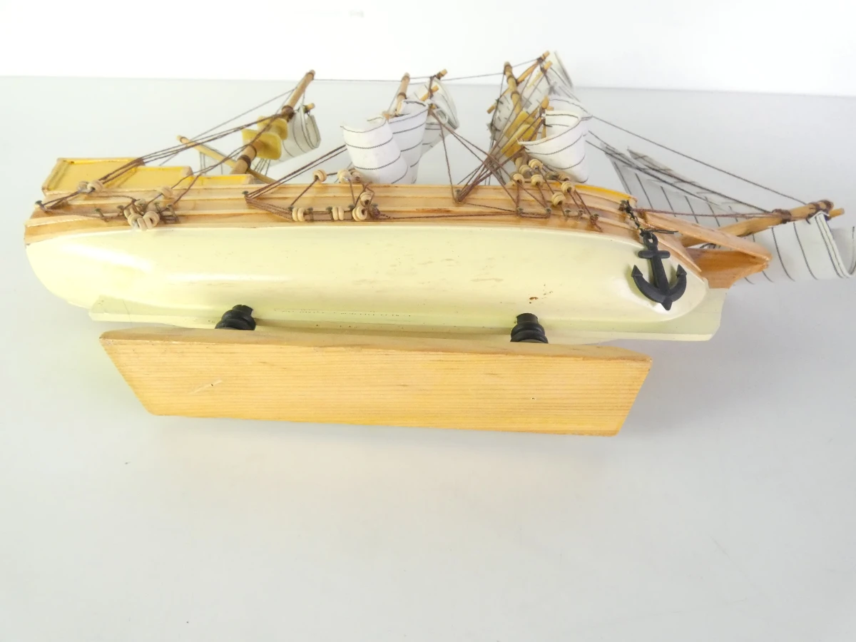 Set van 7 decoratieve houten modelzeilschepen - foto 34