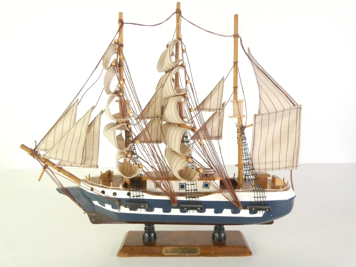 Set van 7 decoratieve houten modelzeilschepen - foto 35