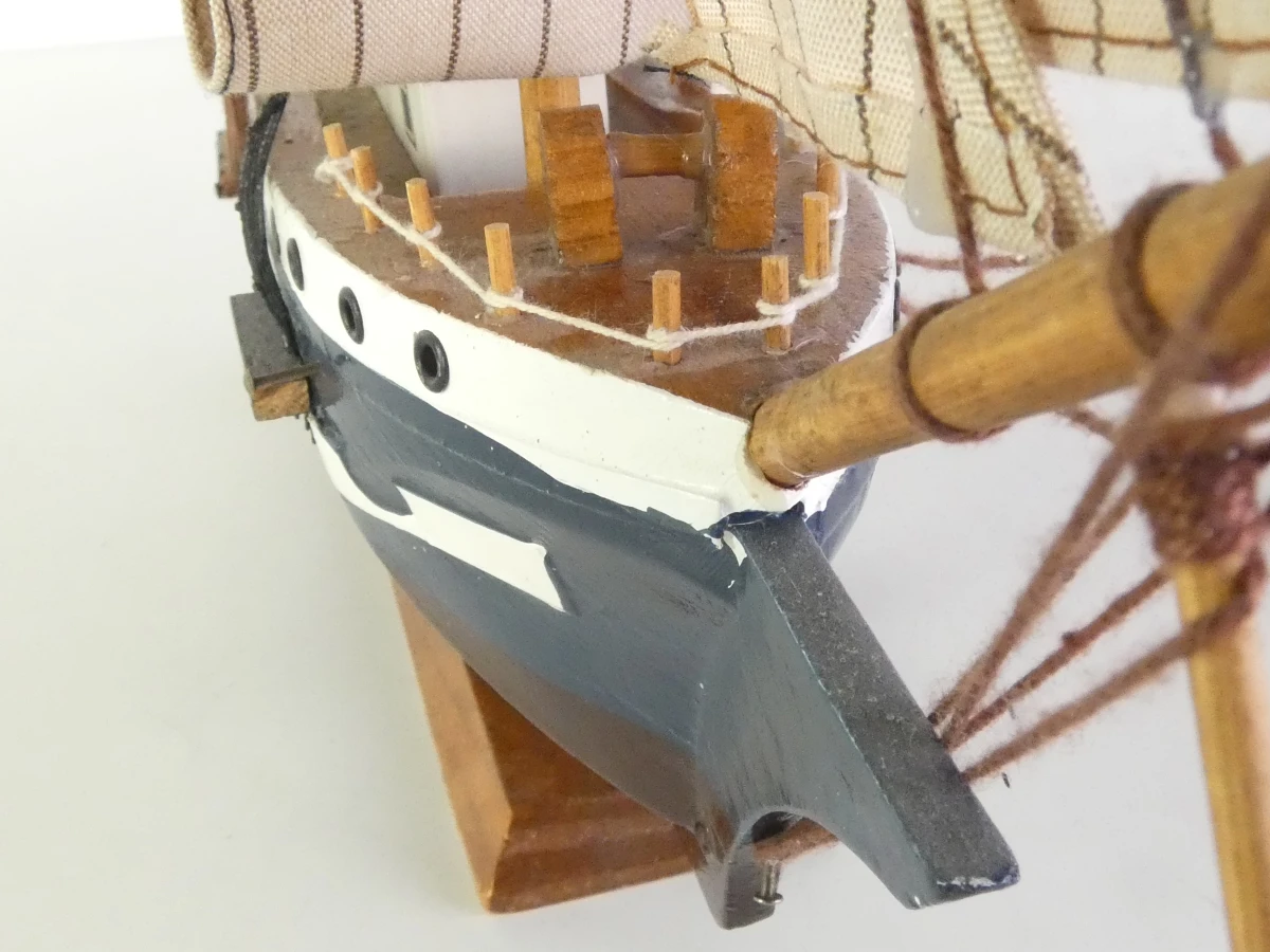 Set van 7 decoratieve houten modelzeilschepen - foto 46