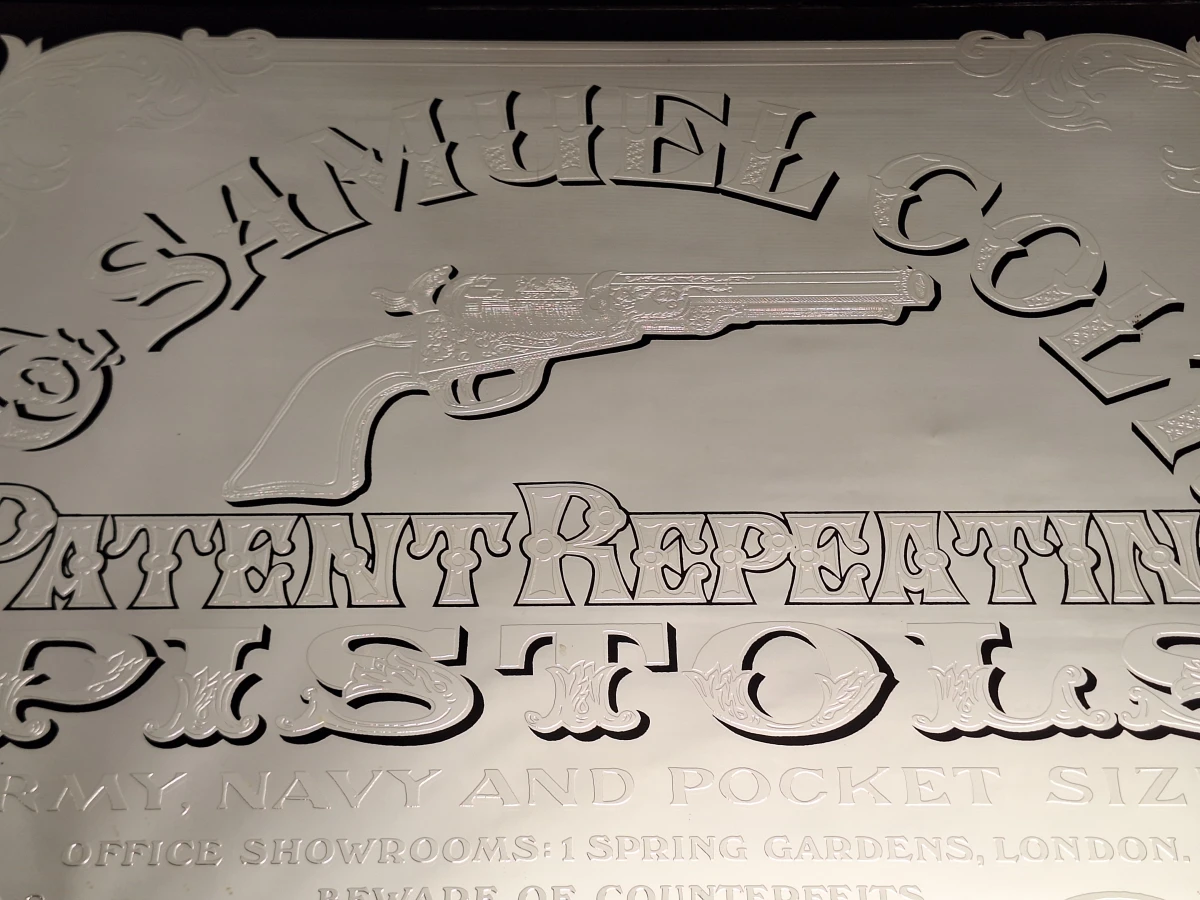 Vintage reclamespiegel "Samuel Colt Patent Repeating Pistols" - pubspiegel in houten lijst - foto 11