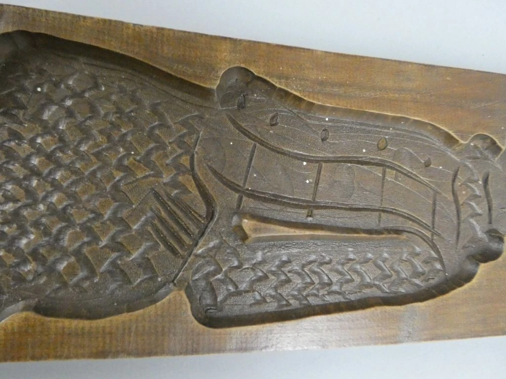 Houten mal met figuur en scheuren - foto 3