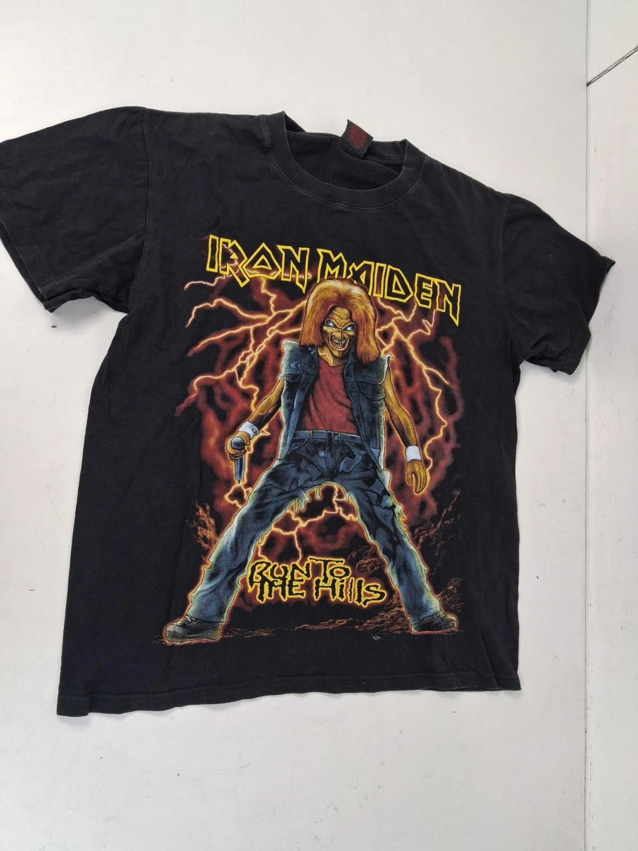 Iron Maiden T-shirt met een "Run to the Hills" opdruk en een afbeelding van de mascotte Eddie, L