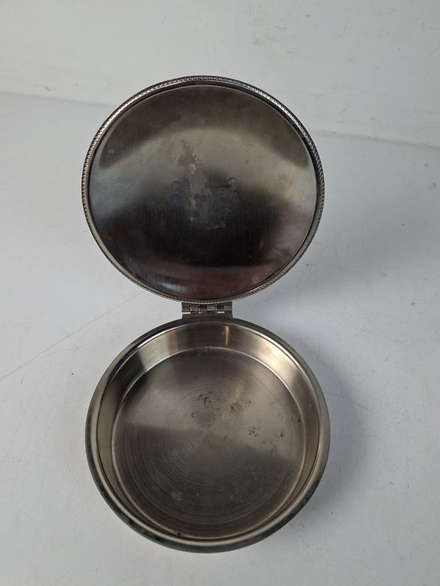 Antieke Verzilverde/Metalen Tafel-Kruimelvanger ("Silent Butler") met Gegraveerd Familiewapen - foto 4